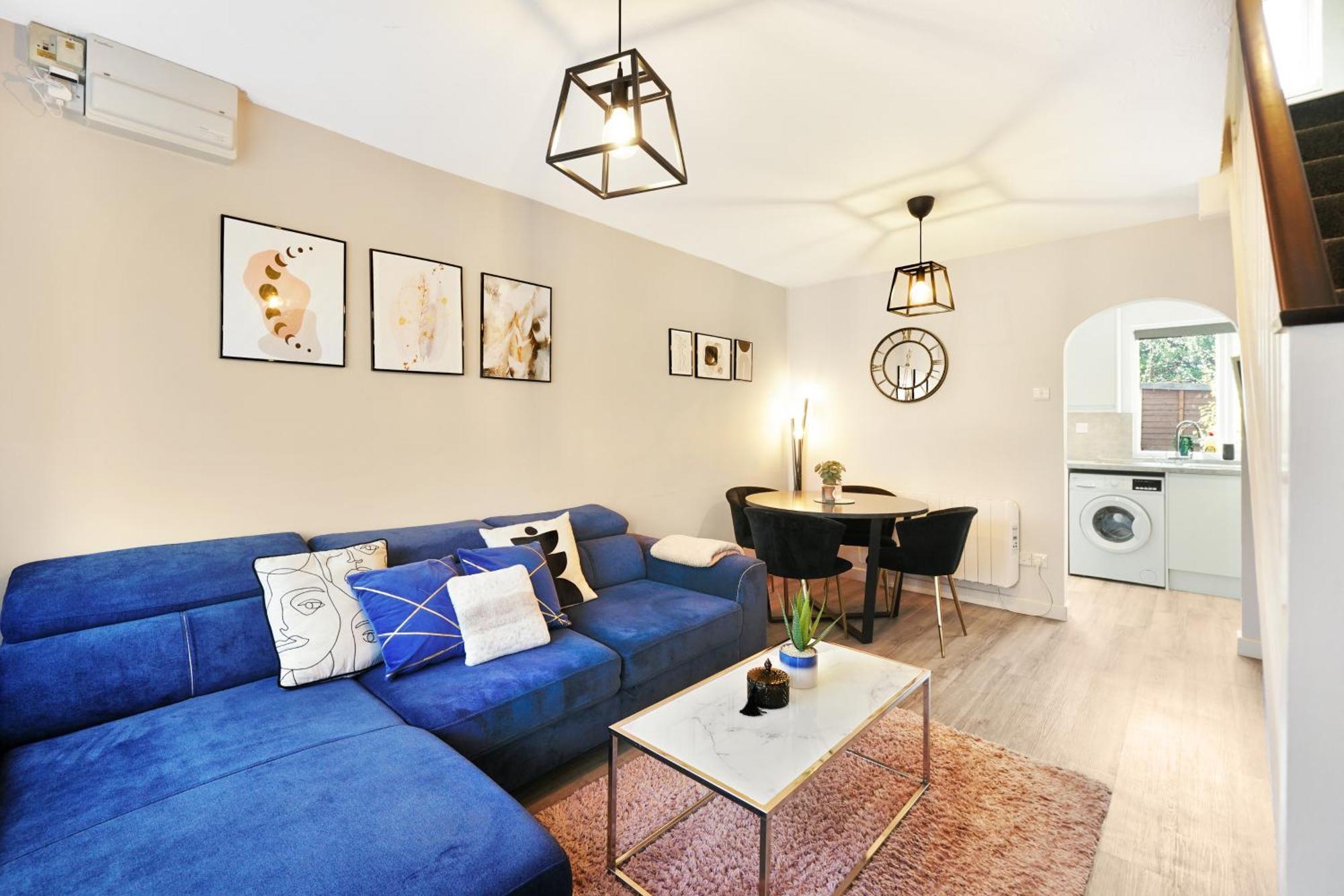 Cosy Corner In Aylesbury Near Stoke Mandeville Hospital & Town Centre With Private Parking Bagian luar foto