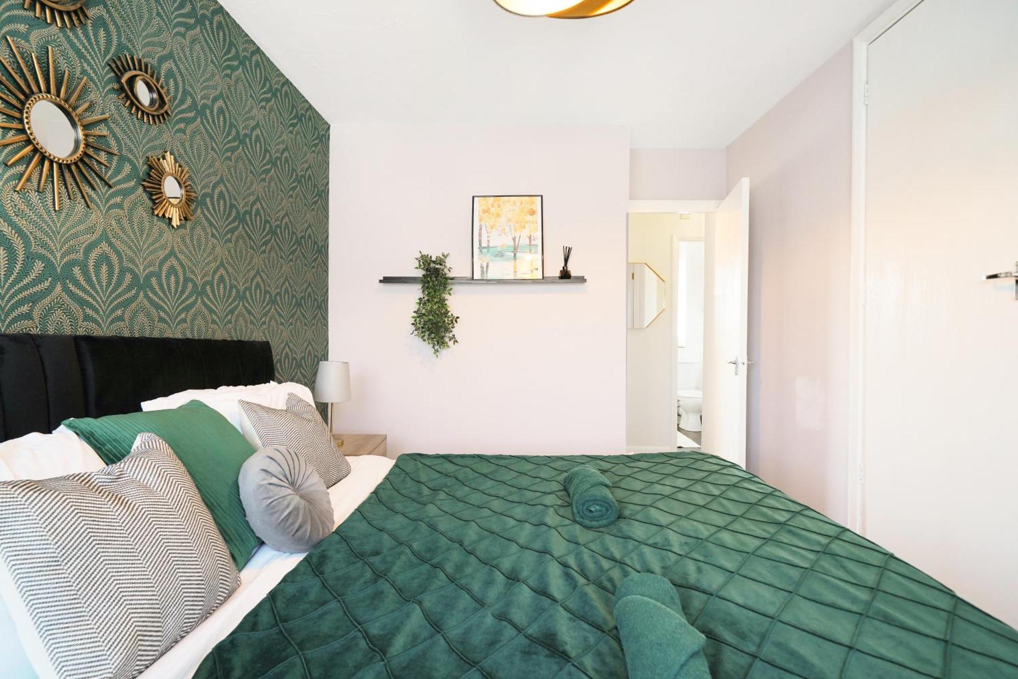 Cosy Corner In Aylesbury Near Stoke Mandeville Hospital & Town Centre With Private Parking Bagian luar foto