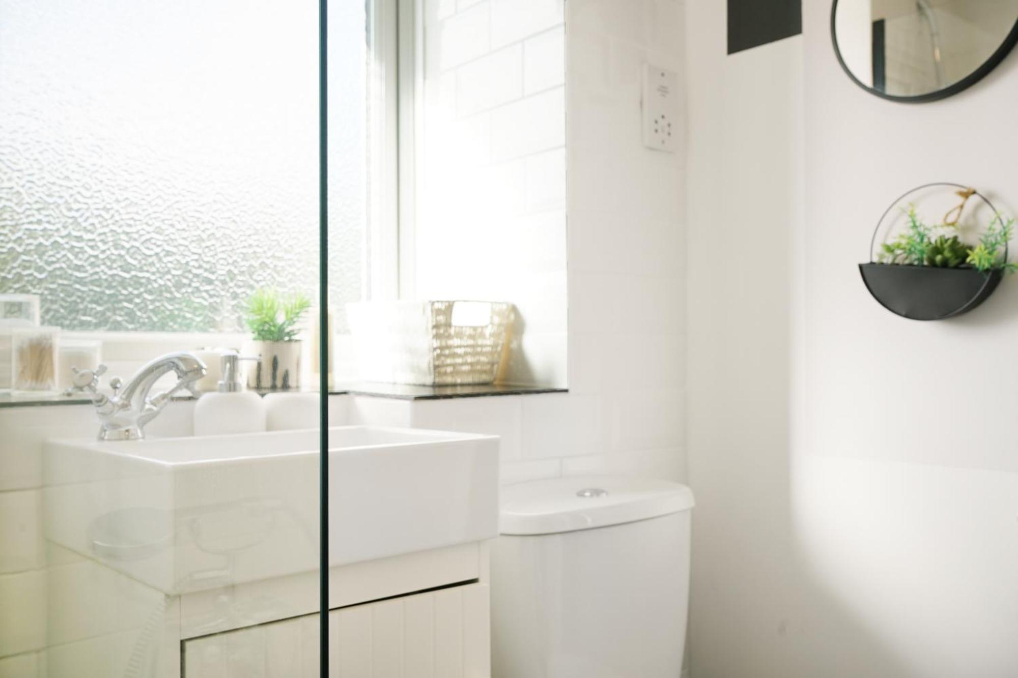 Cosy Corner In Aylesbury Near Stoke Mandeville Hospital & Town Centre With Private Parking Bagian luar foto